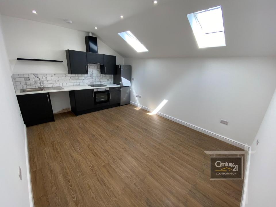 82, New Home, المملكة المتحدة