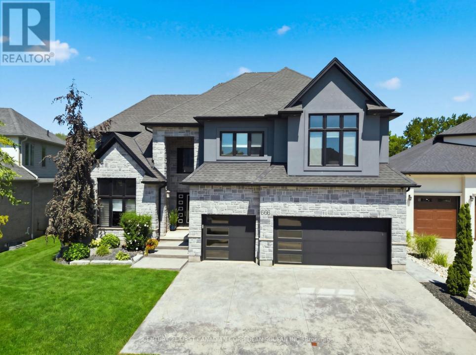686 HICKORYSTICK KEY, London North (north R), أونتاريو N6G 0M8, كندا