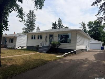225 DOMINION ROAD, Assiniboia, Saskatchewan S0H 0B0, Canada