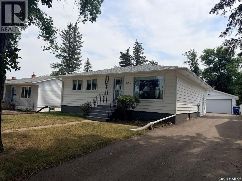 225 DOMINION ROAD, Assiniboia, Saskatchewan S0H 0B0, Canada