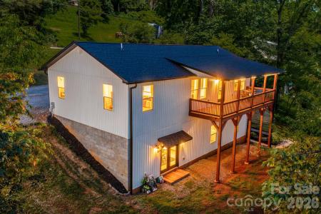 295 Penland Street, Clyde, North Carolina 28721, USA