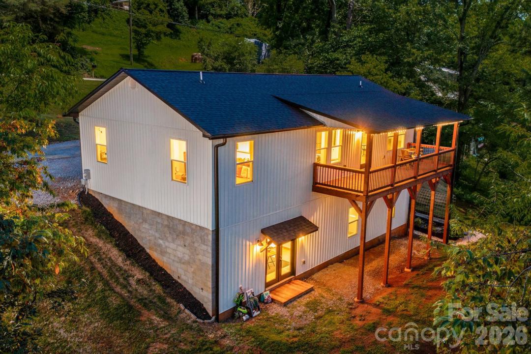 295 Penland Street, Clyde, Caroline Du Nord 28721, États-Unis