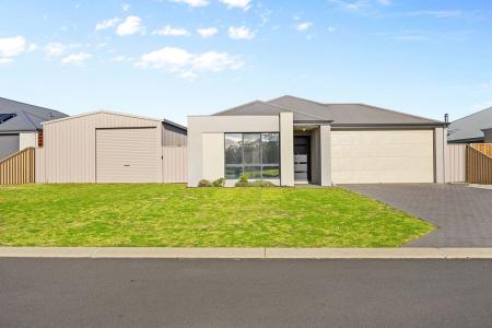 55 Hazelgrove Crescent, Millbridge, WA 6232, Australia