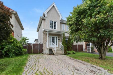 2936  Rue des Amarantes, Vaudreuil-Dorion, Quebec J7V 0G5, Canada