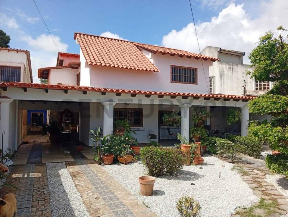 Calle Las Margaritas Quinta La Javierada, La Asunción, Nueva Esparta 6301, Venezuela