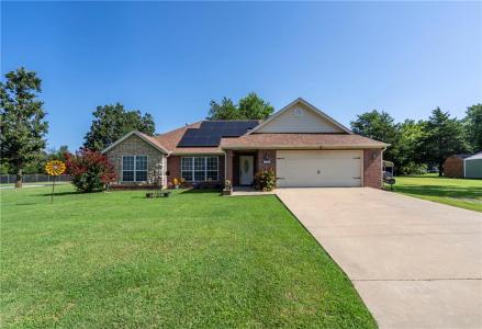 1302 E Crawford, Gentry, Arkansas 72764, USA