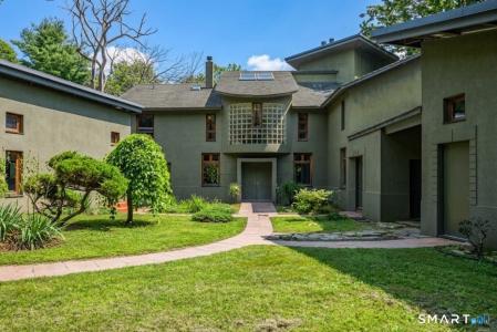 27 Ridge Road, Canton, Connecticut 06019, USA