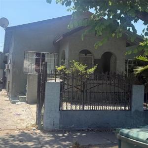 1142 E 64th, Los Angeles, California 90001, USA