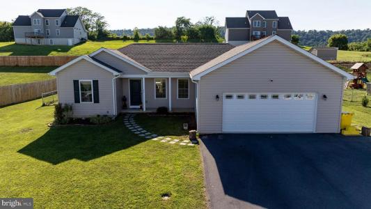 812 Duckwoods Lane, Martinsburg, West Virginia 25403, USA
