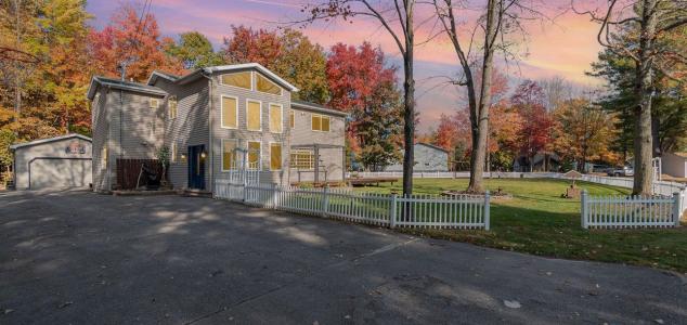 7451 Narragannett, Hope, Michigan 48628, États-Unis