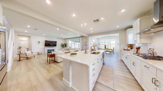425 Vanderbilt Drive, Dixon, California 95620, USA
