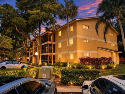 3083 N Oakland Forest Drive , 308, Oakland Park, Florida 33309, USA