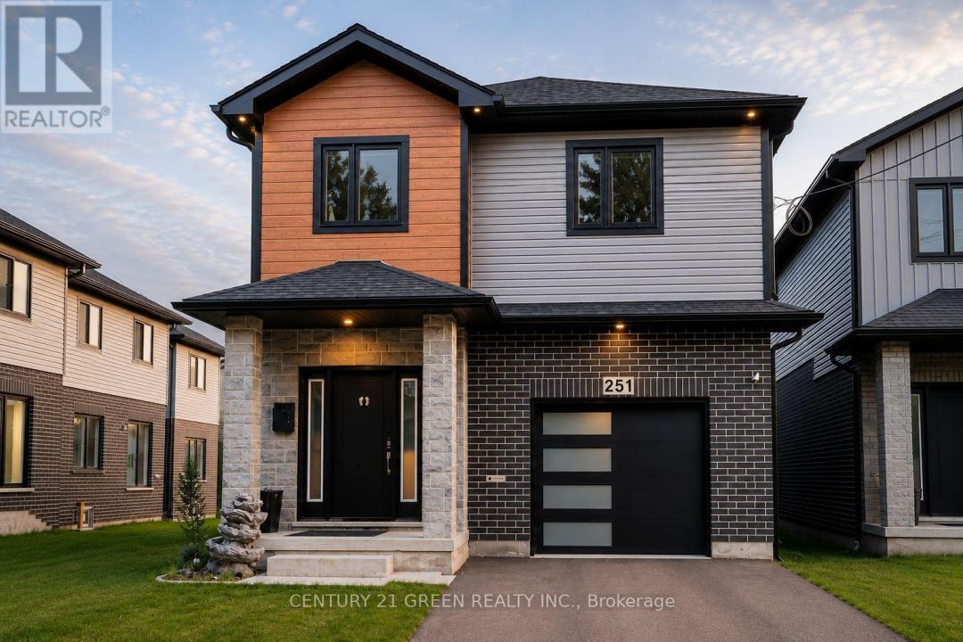 251 CLARK AVENUE, Kitchener, Ontario N2C 2A9, Canadá