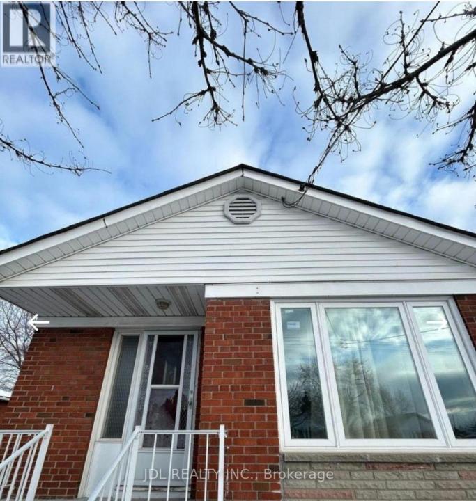 8 HIGHWOOD AVE AVENUE, Toronto (wexford-maryvale), Ontario M1R 2E4, Canadá