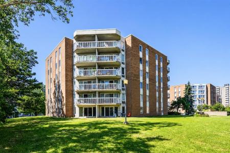 2320  Rue Ward, Montréal (Saint-Laurent), 魁北克省 H4M 2V5, 加拿大