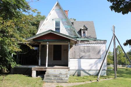409 East College Street, Aurora, Missouri 65605, USA
