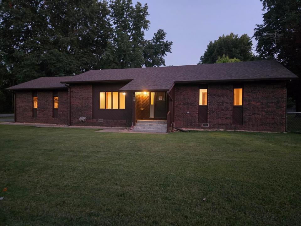 806 East Springfield Street, Aurora, Missouri 65605, États-Unis