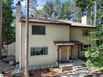 3955 Emily Lane, Traverse City, Michigan 49686, USA