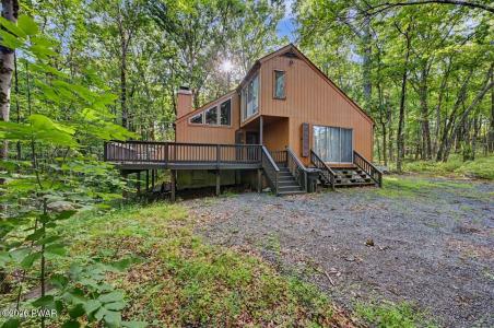 202 Basswood Drive, Hawley, Pennsylvania 18428, USA