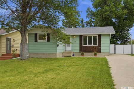 1063 DOROTHY STREET, Regina, Saskatchewan S4X 1E8, Canada