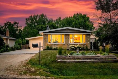 391 GLENWAY AVENUE, East St Paul, Manitoba R2G 1H5, Canada