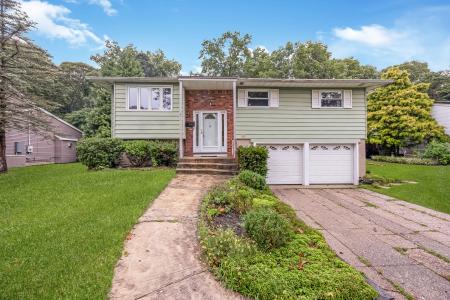 23 Country Lane Drive, Kings Park, New York 11754, USA