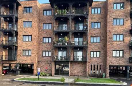9355 Landings Lane #301, Des Plaines, Illinois 60016, USA