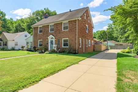 228 Kenwick Drive, Akron, Ohio 44313, USA