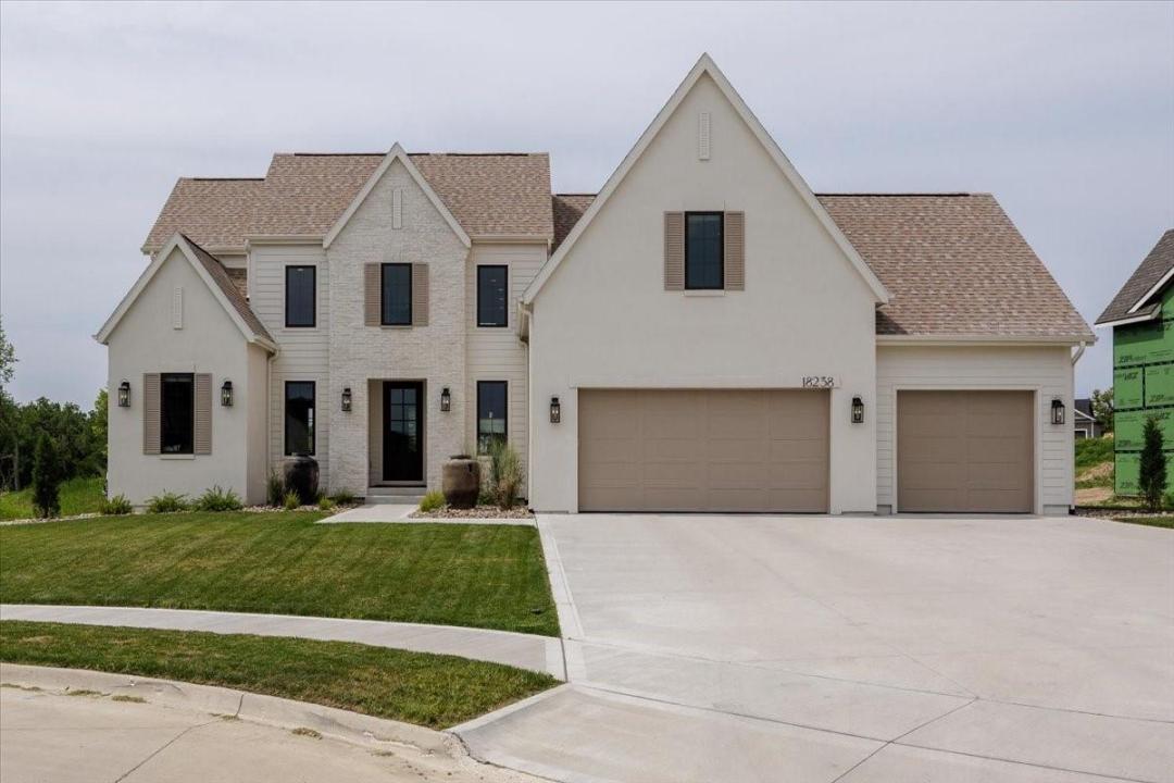 18238 Baxter Place, Clive, Iowa 50325