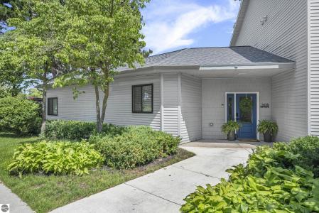 505 Riverine Drive, Traverse City, Michigan 49684, USA