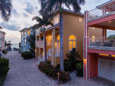 2718 Gulf Blvd # 2, Indian Rocks Beach, Florida 33785, USA