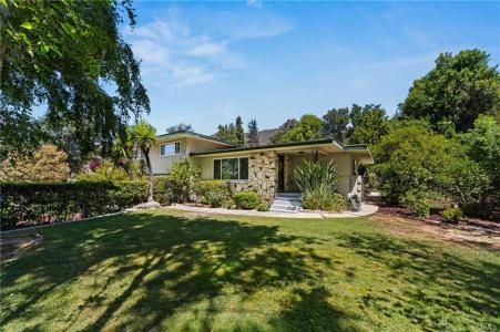 2449 Euclid Crescent E, Upland, California 91784, USA