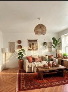 2922 Barnes Ave #3L, Bronx, New York 10467, USA