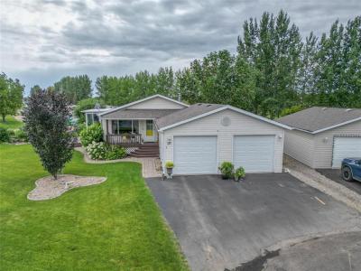 10 ROBIN BAY, Brandon, Manitoba R7C 1C5, Canada