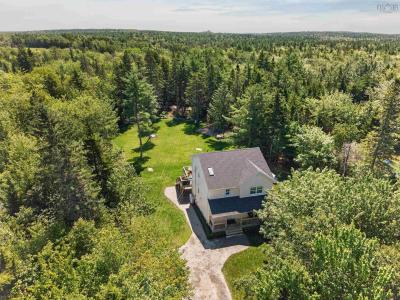 17 BURNHOPE DRIVE, Dartmouth, Nova Scotia B2R 1A9, Canada
