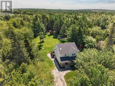 17 BURNHOPE DRIVE, Dartmouth, Nova Scotia B2R 1A9, Canada