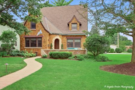 86 Dole Avenue, Crystal Lake, Illinois 60014, USA