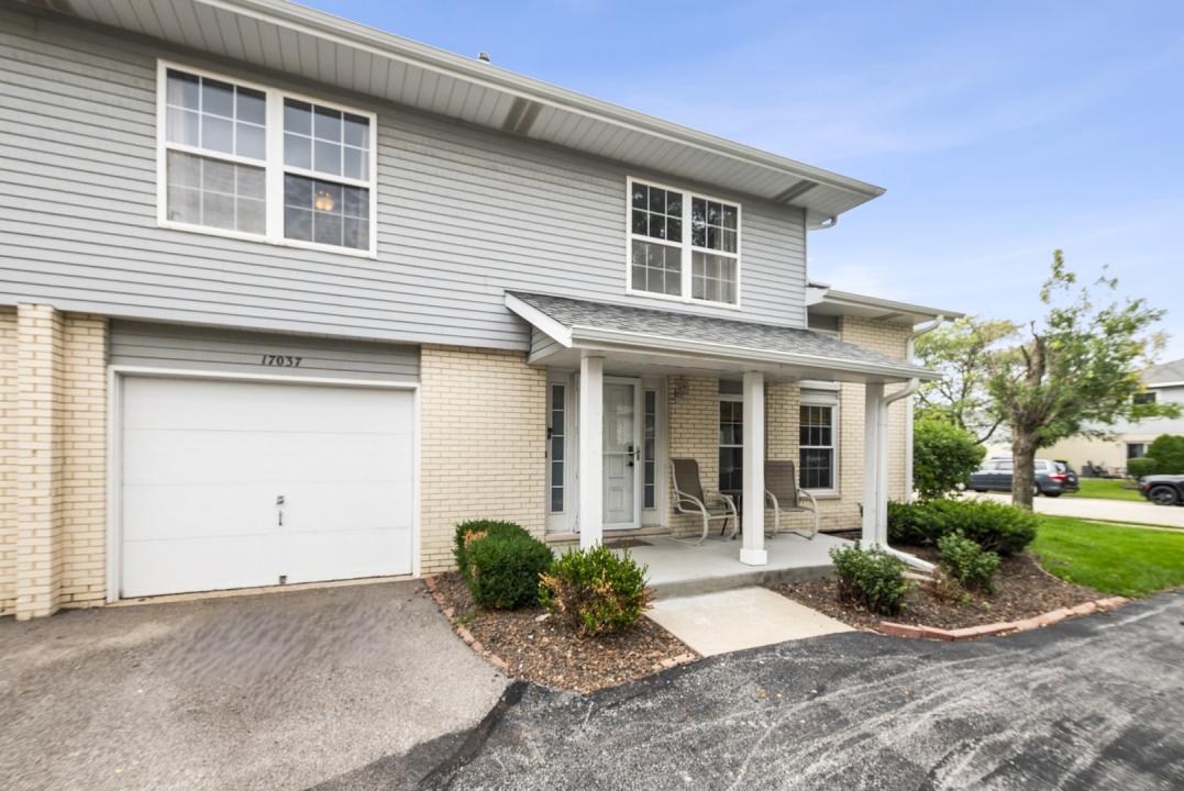 17037 East Circle Drive , 17037, Tinley Park, Illinois 60477, USA