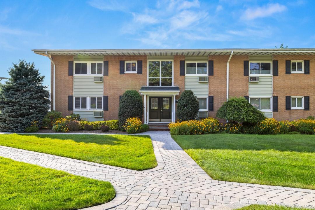 748 Deer Park Avenue , 7H, North Babylon, New York 11703, États-Unis