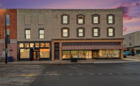 101/104 S Market Street, Madison, Caroline Du Nord 27025, États-Unis