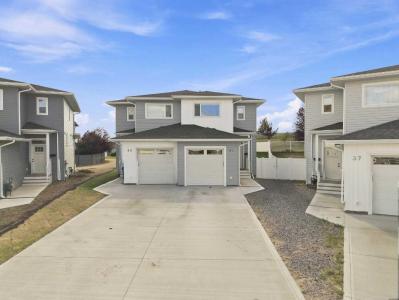 41 PINNACLE CLOSE, Blackfalds, Alberta T4M 0M3, Canada