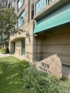 920 SHEPPARD AVENUE WEST, Toronto (bathurst Manor), Ontario M3H 0A2, Kanada