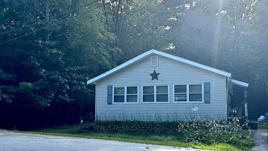 Address Withheld By Seller, Raymond, New Hampshire 03077, USA