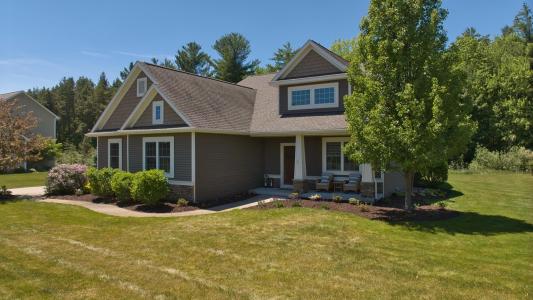 2083 N Harvest, Midland, Michigan 48642