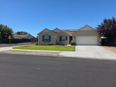 1013 Heirloom Way, Lemoore, Californie 93245, États-Unis