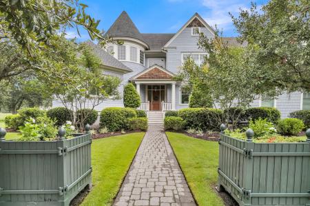 25 Hazelhurst Street, Charleston, South Carolina 29492, USA