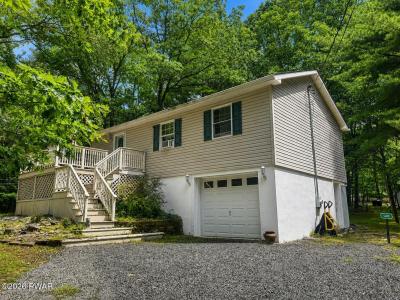 115 Tink Wig Drive, Hawley, Pennsylvania 18428, USA