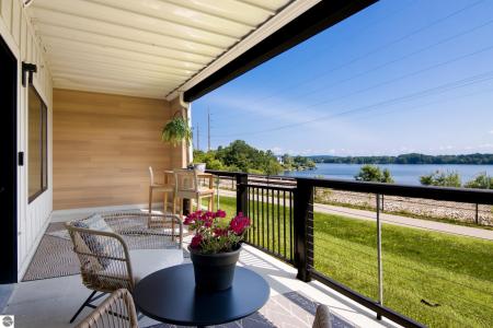 225 E Seventeenth Street , #1-B, Traverse City, Michigan 49684, USA