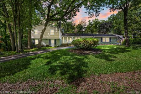 745 Hawthorne Drive, BloomfieldHills, Michigan 48304, USA