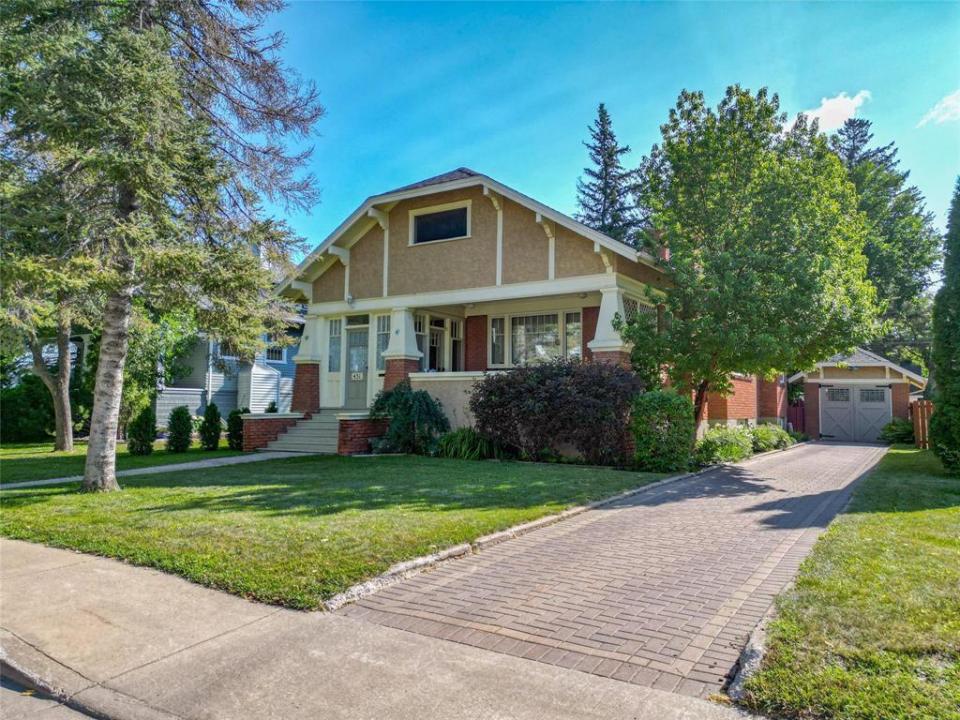 451 16TH STREET, Brandon, Manitoba R7A 4Y1, Canada
